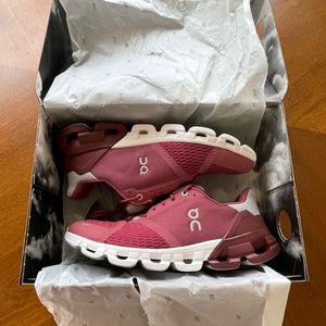 On Cloudflyer Magenta/Mulberry